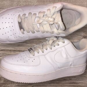 White AF1 M8
